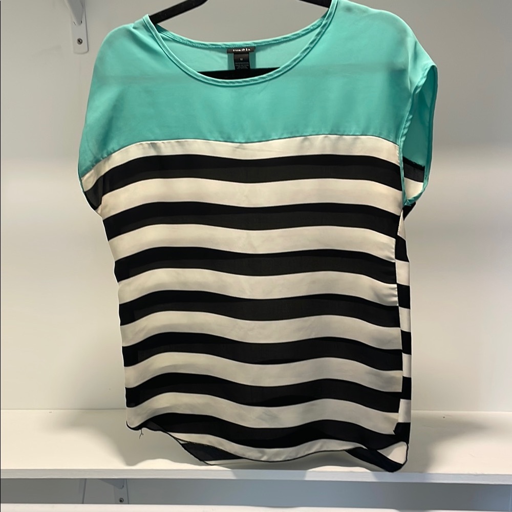 💗 4/$12 Rue21 Green and Black Cap Sleeve Boxy Blouse